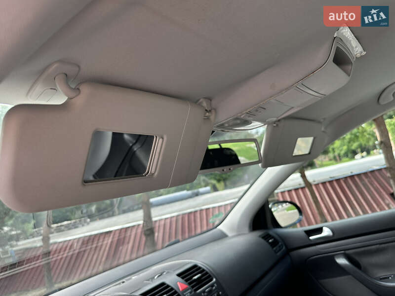 Хетчбек Volkswagen Golf 2008 в Луцьку