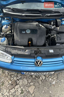 Хэтчбек Volkswagen Golf 2003 в Киеве