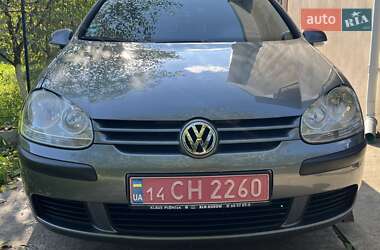 Хэтчбек Volkswagen Golf 2005 в Киеве