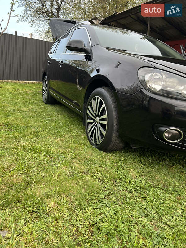 Універсал Volkswagen Golf 2012 в Золочеві