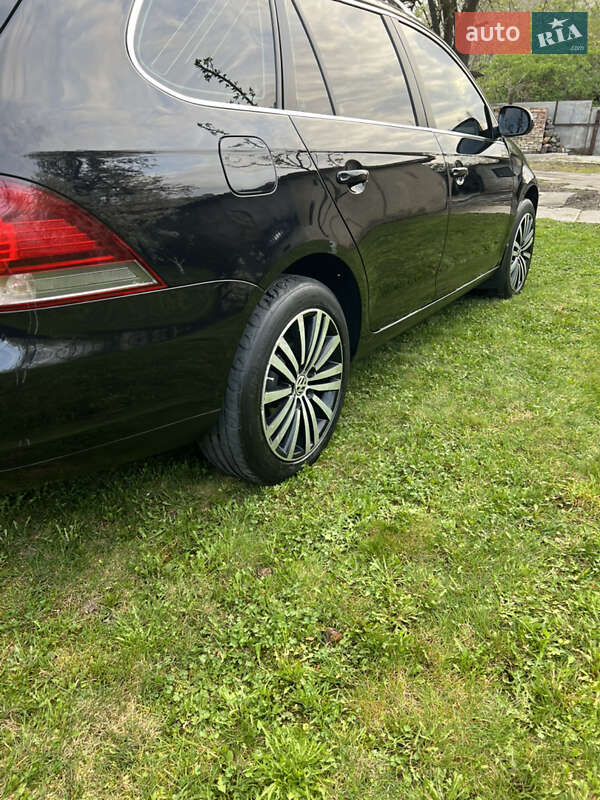 Універсал Volkswagen Golf 2012 в Золочеві