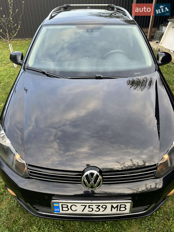 Універсал Volkswagen Golf 2012 в Золочеві