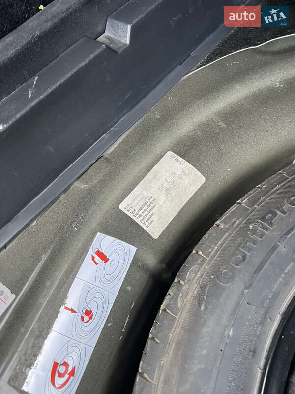 Універсал Volkswagen Golf 2012 в Золочеві