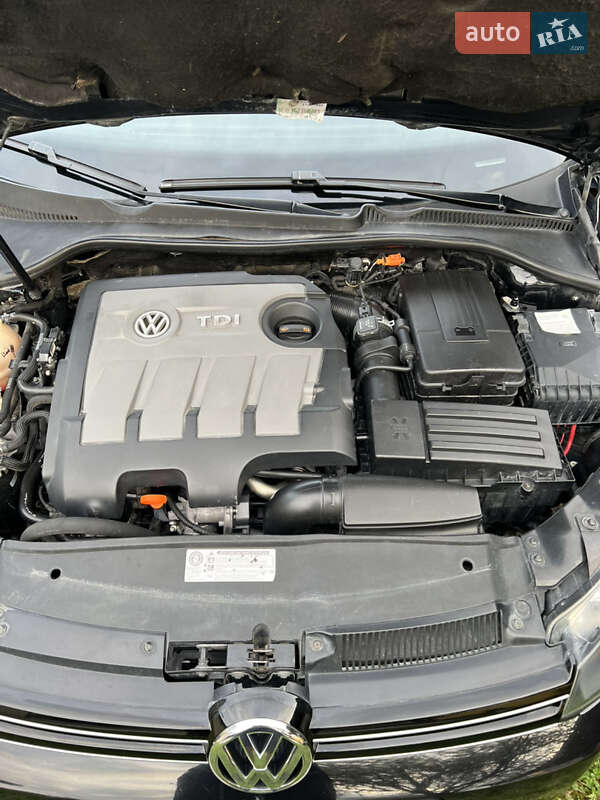 Універсал Volkswagen Golf 2012 в Золочеві
