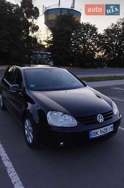 Хэтчбек Volkswagen Golf 2006 в Ровно