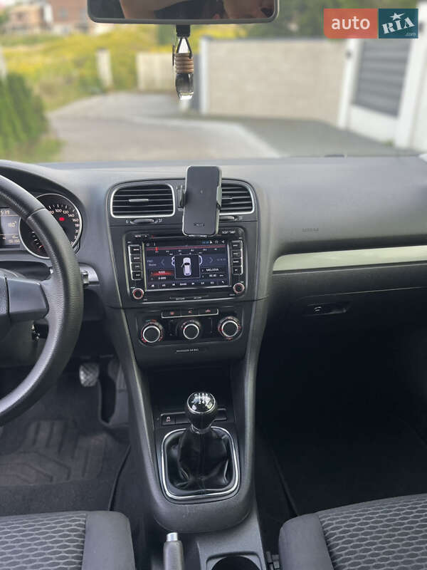 Хетчбек Volkswagen Golf 2010 в Львові