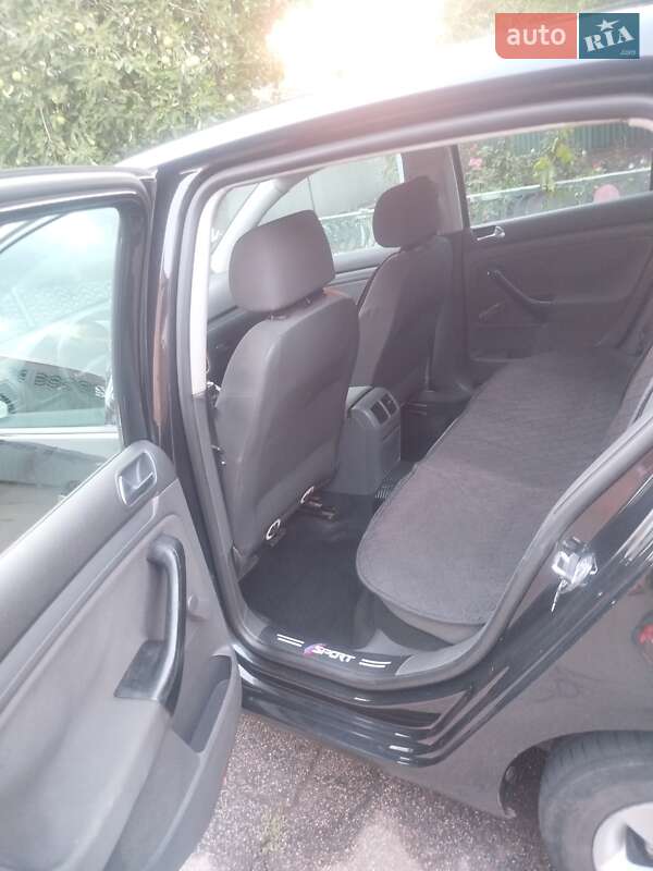 Хетчбек Volkswagen Golf 2006 в Синельниковому