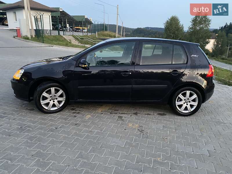 Хэтчбек Volkswagen Golf 2004 в Дрогобыче