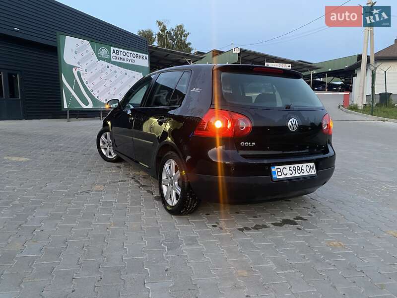 Хэтчбек Volkswagen Golf 2004 в Дрогобыче