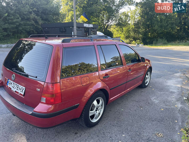 Універсал Volkswagen Golf 2001 в Чуднові