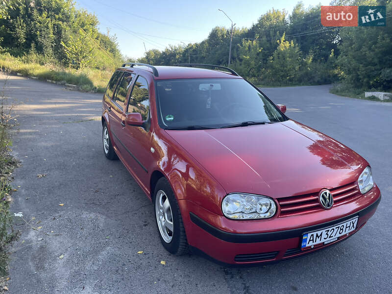 Універсал Volkswagen Golf 2001 в Чуднові