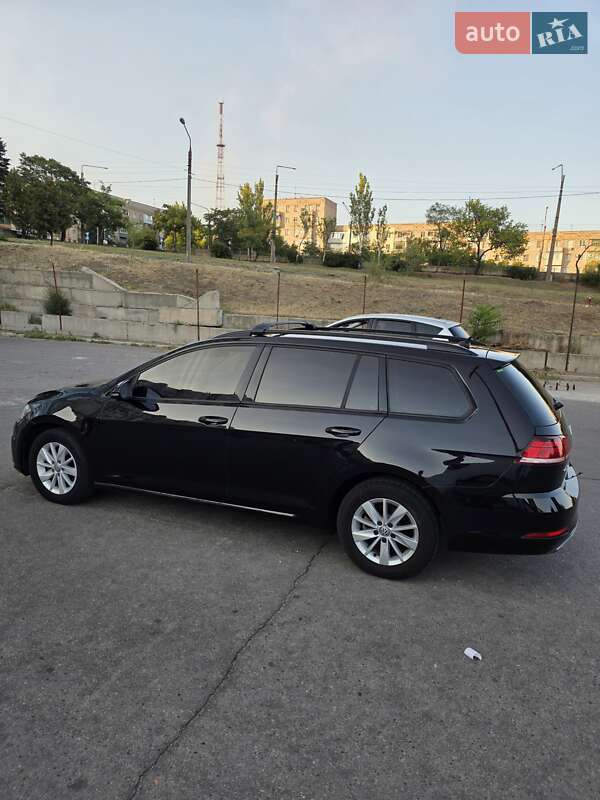 Універсал Volkswagen Golf 2019 в Запоріжжі