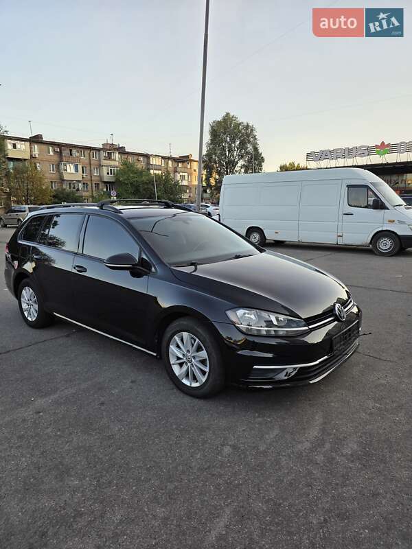 Універсал Volkswagen Golf 2019 в Запоріжжі