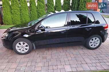 Хэтчбек Volkswagen Golf 2011 в Ровно