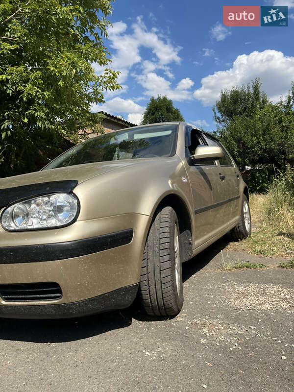 Хэтчбек Volkswagen Golf 2001 в Звенигородке