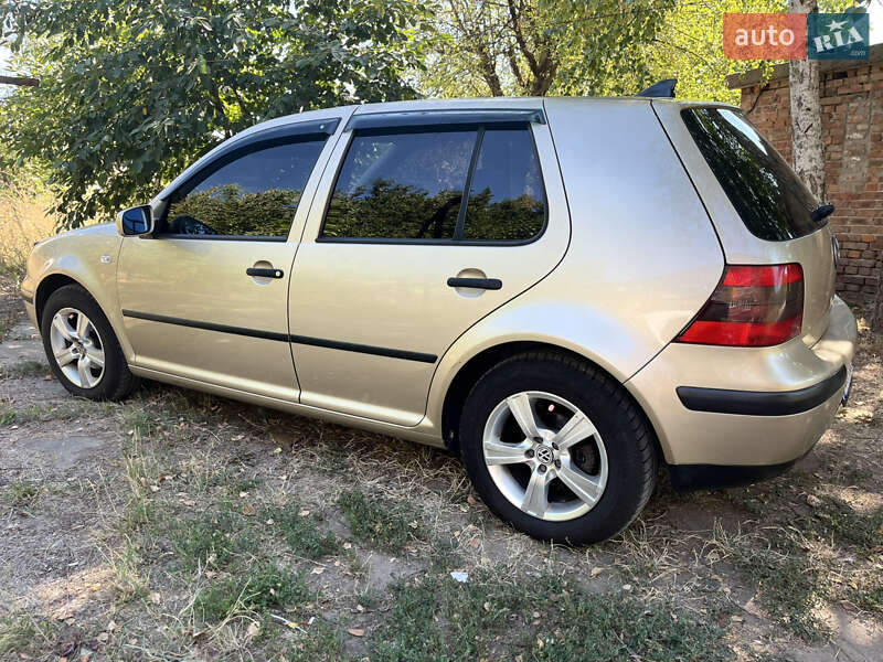 Хэтчбек Volkswagen Golf 2001 в Звенигородке