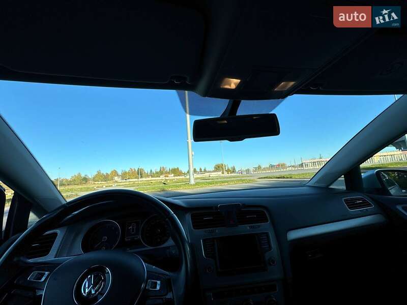 Хетчбек Volkswagen Golf 2015 в Львові