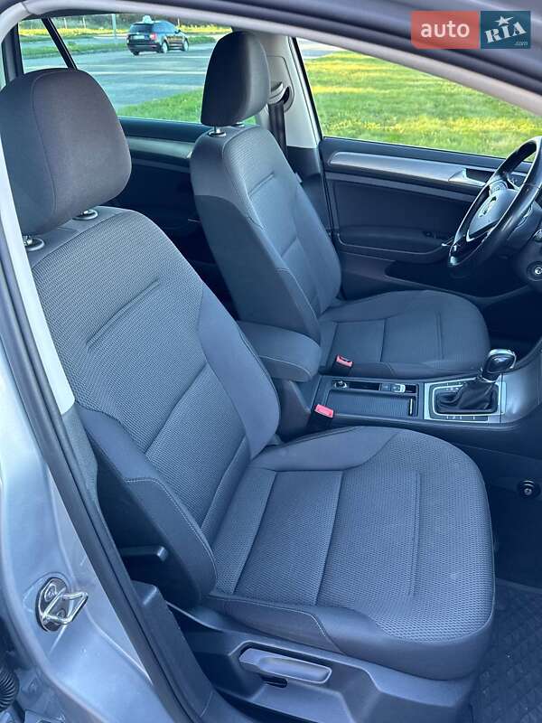 Хетчбек Volkswagen Golf 2015 в Львові