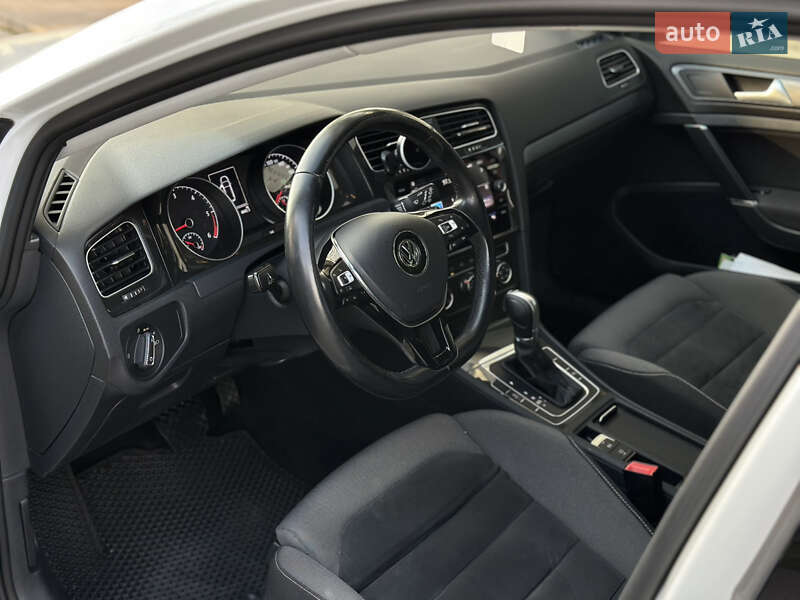 Універсал Volkswagen Golf 2017 в Ужгороді