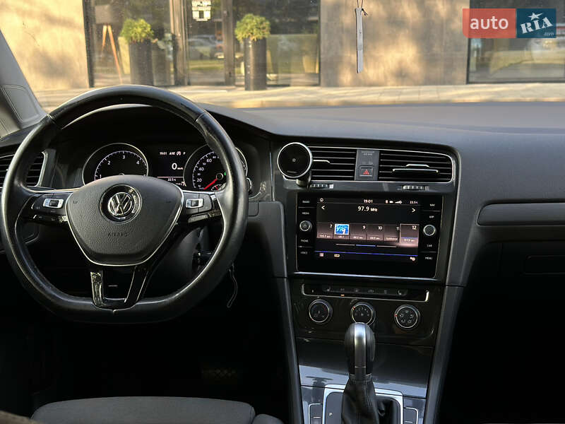 Універсал Volkswagen Golf 2017 в Ужгороді