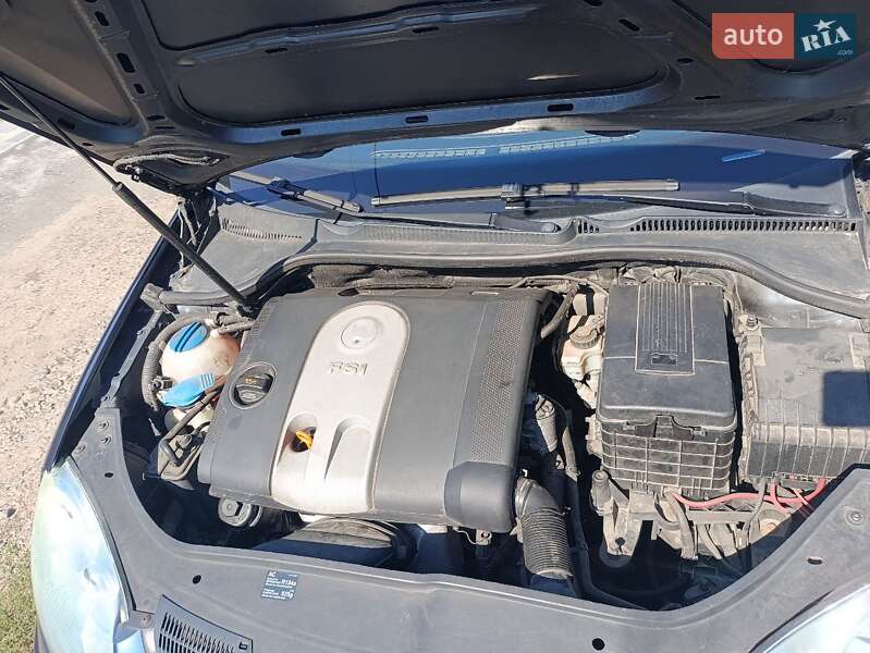 Хэтчбек Volkswagen Golf 2005 в Черкассах