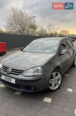Хетчбек Volkswagen Golf 2004 в Ужгороді