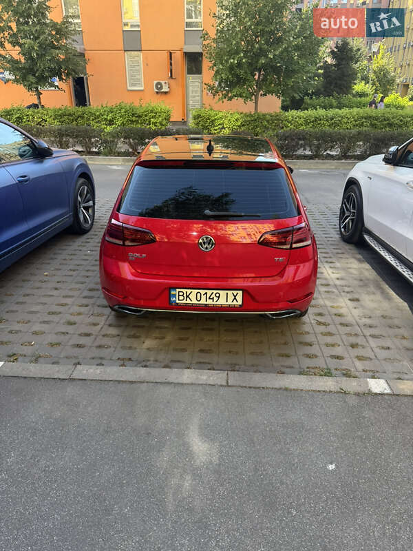 Хетчбек Volkswagen Golf 2017 в Києві
