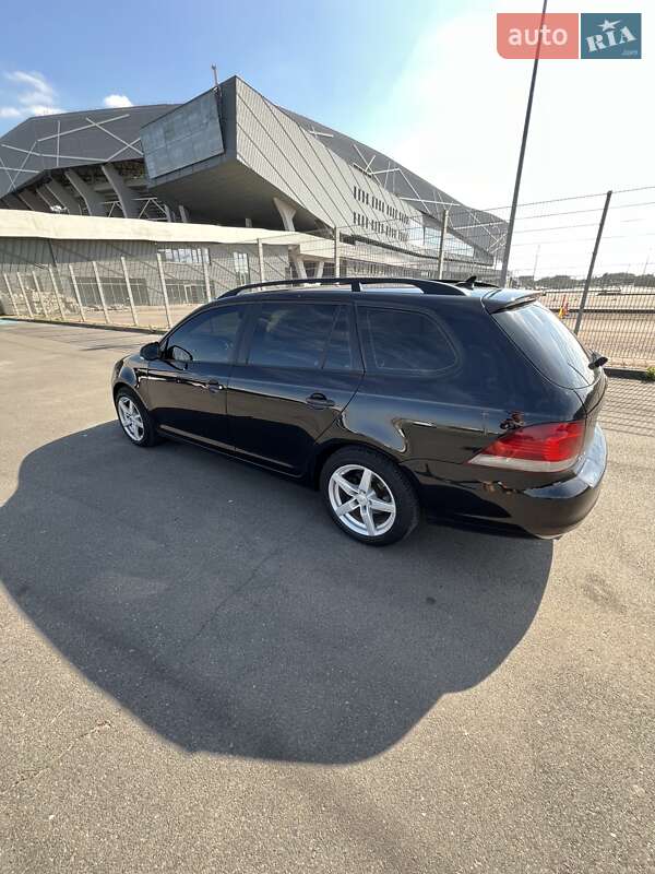 Універсал Volkswagen Golf 2012 в Львові