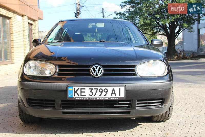Хетчбек Volkswagen Golf 2003 в Дніпрі