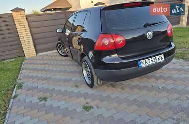 Хетчбек Volkswagen Golf 2004 в Києві