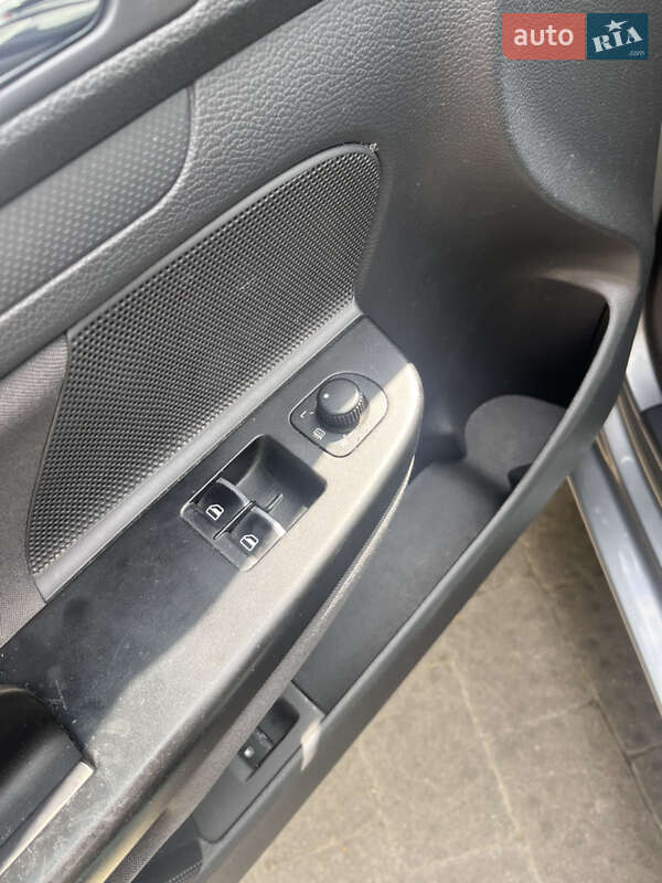 Хетчбек Volkswagen Golf 2005 в Івано-Франківську