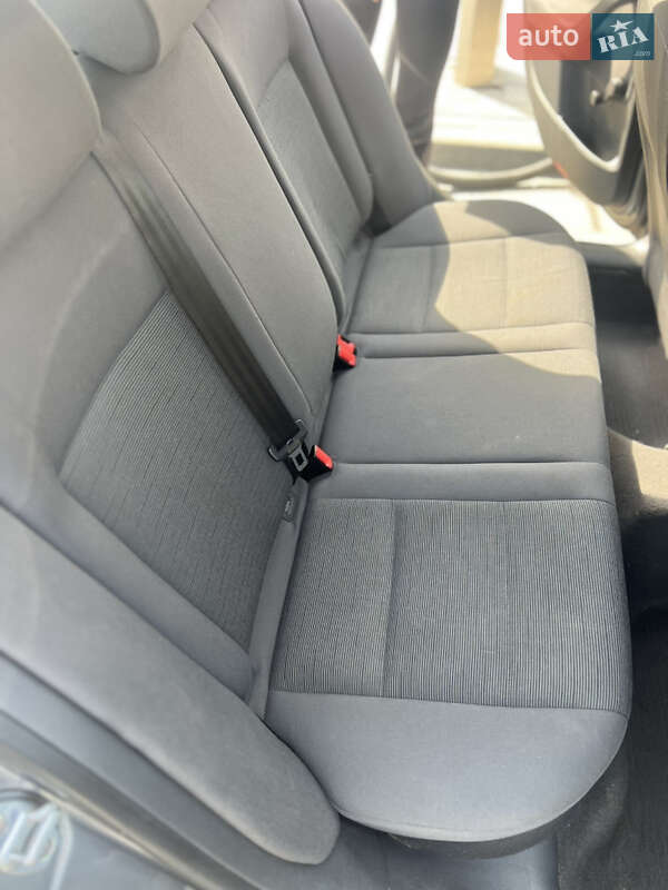 Хетчбек Volkswagen Golf 2005 в Нетішині