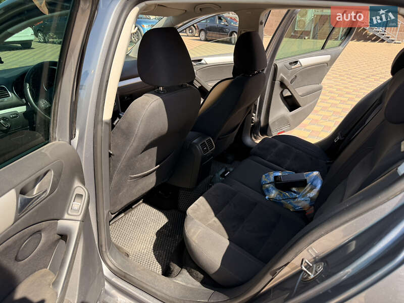 Хетчбек Volkswagen Golf 2009 в Гайсину