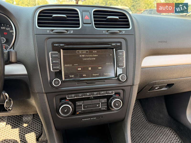 Хетчбек Volkswagen Golf 2009 в Гайсину