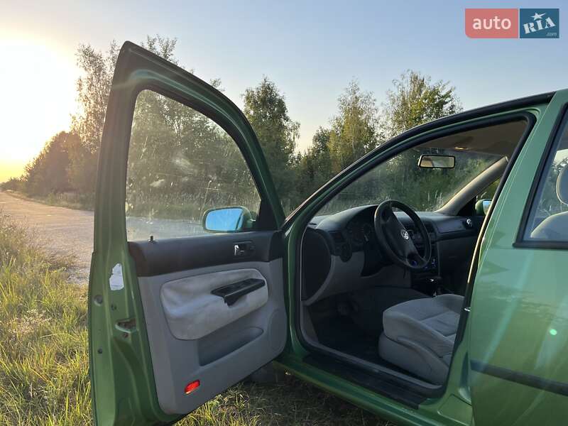 Універсал Volkswagen Golf 1998 в Звягелі