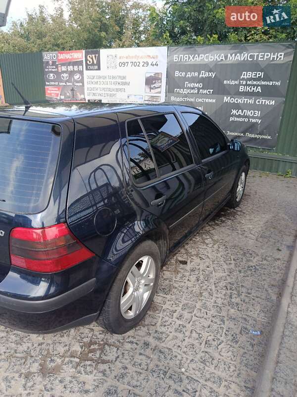 Хэтчбек Volkswagen Golf 2001 в Золочеве
