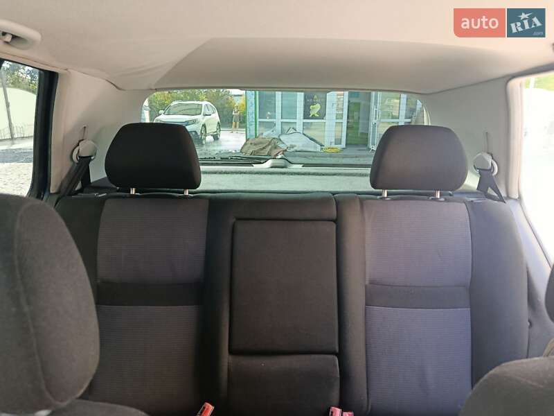 Хэтчбек Volkswagen Golf 2001 в Золочеве