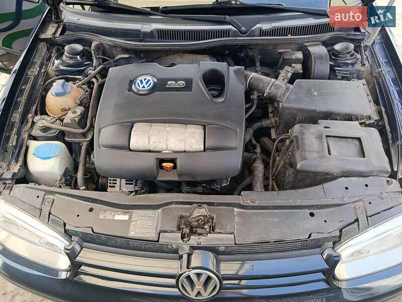 Хэтчбек Volkswagen Golf 2001 в Золочеве