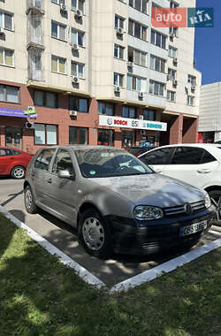 Хетчбек Volkswagen Golf 2002 в Києві