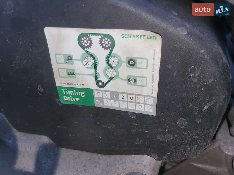 Хетчбек Volkswagen Golf 2003 в Новопетрівці