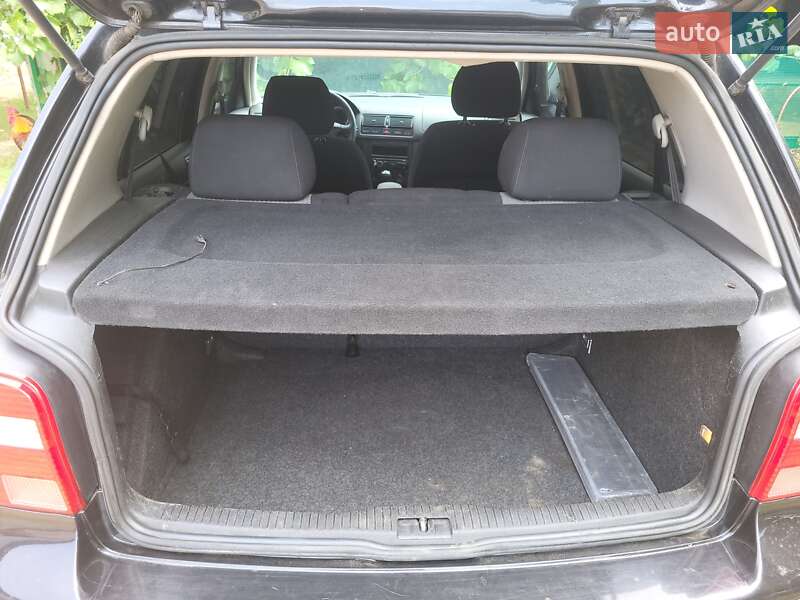 Хетчбек Volkswagen Golf 2003 в Новопетрівці