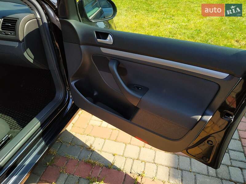 Хэтчбек Volkswagen Golf 2007 в Луцке