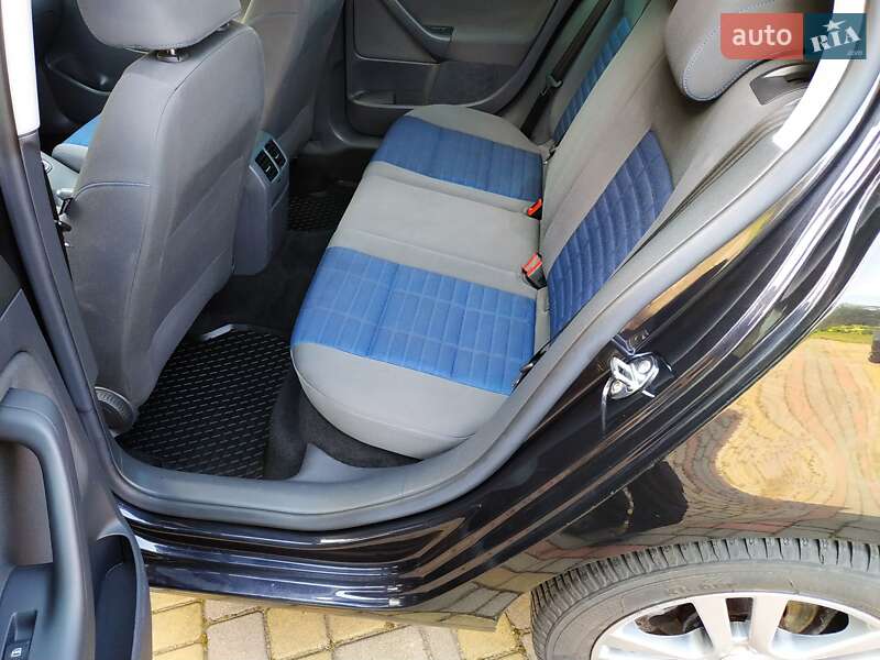 Хэтчбек Volkswagen Golf 2007 в Луцке