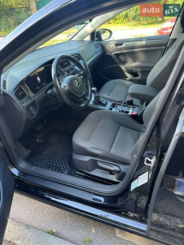 Хетчбек Volkswagen Golf 2017 в Вінниці