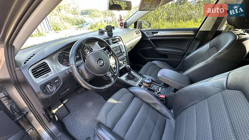Универсал Volkswagen Golf 2016 в Киеве