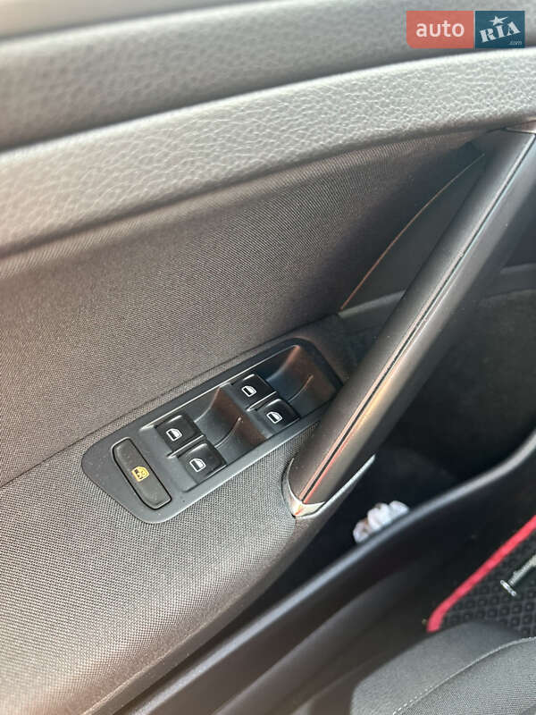 Хетчбек Volkswagen Golf 2013 в Києві