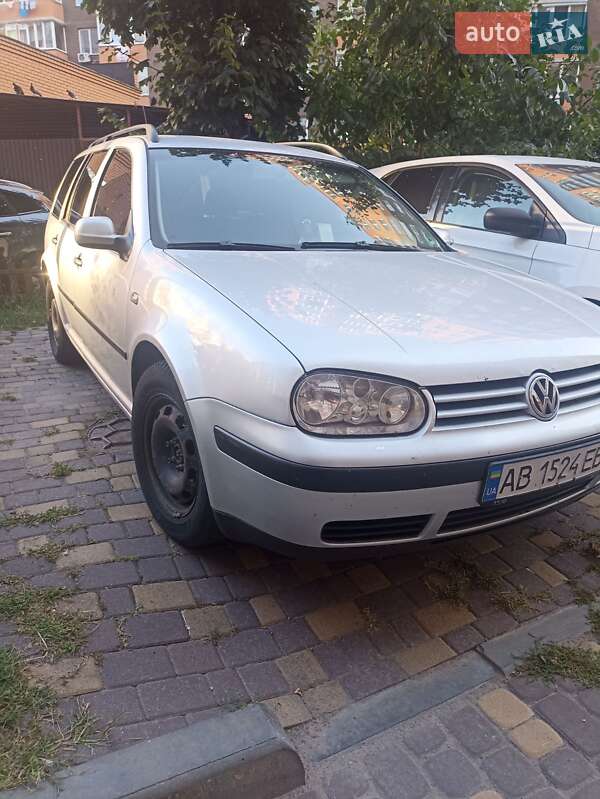 Универсал Volkswagen Golf 2003 в Виннице