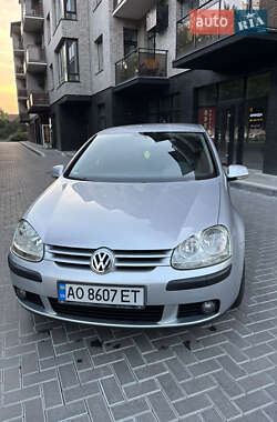 Хэтчбек Volkswagen Golf 2004 в Ужгороде