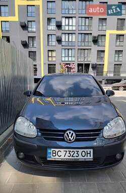 Хэтчбек Volkswagen Golf 2004 в Львове