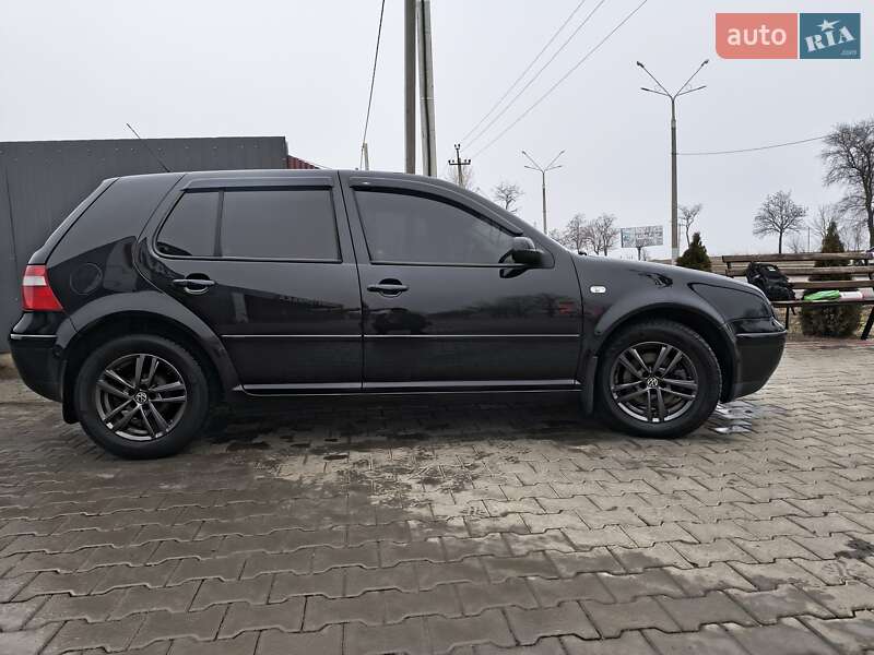Хэтчбек Volkswagen Golf 2003 в Южном